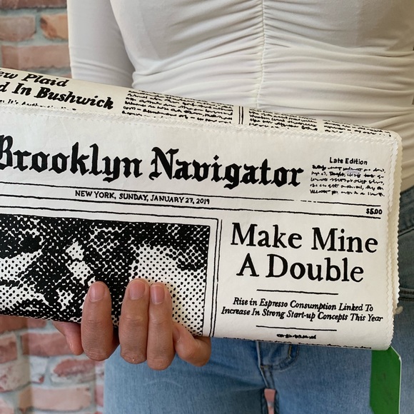 Kate Spade newspaper GLITZY RITZY Tyvek clutch bag - Picture 6 of 8